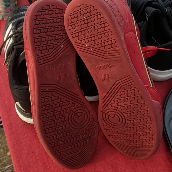 Size 8 red Reebok - Picture 4 of 4